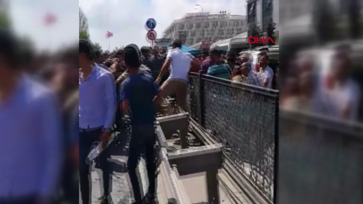 Esenyurt'ta çocuğunu döven kişiye dayak