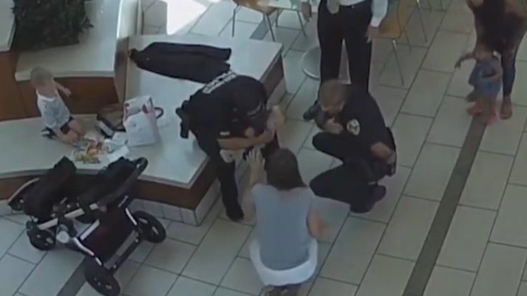 Boğazına tavuk parçası kaçan bebeği polis böyle kurtardı