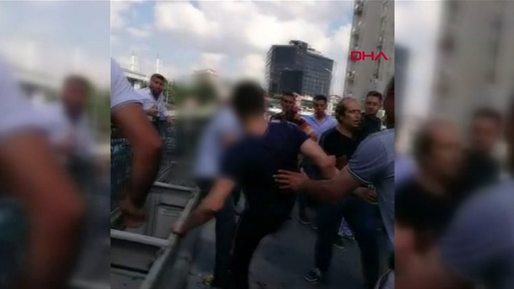 Esenyurt'ta oğlunu feci şekilde döven babaya linç girişimi
