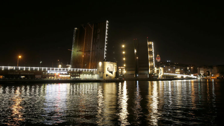 Yeni Galata Köprüsü bir süre trafiğe kapatıldı