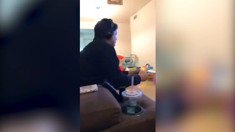 Oyunun en heyecanlı yerinde konsolu kapatan minik