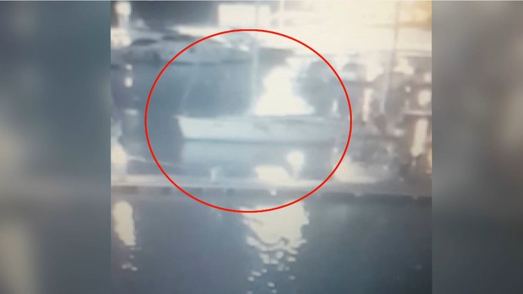 Göçmen kaçakçıları lüks tekne çaldı