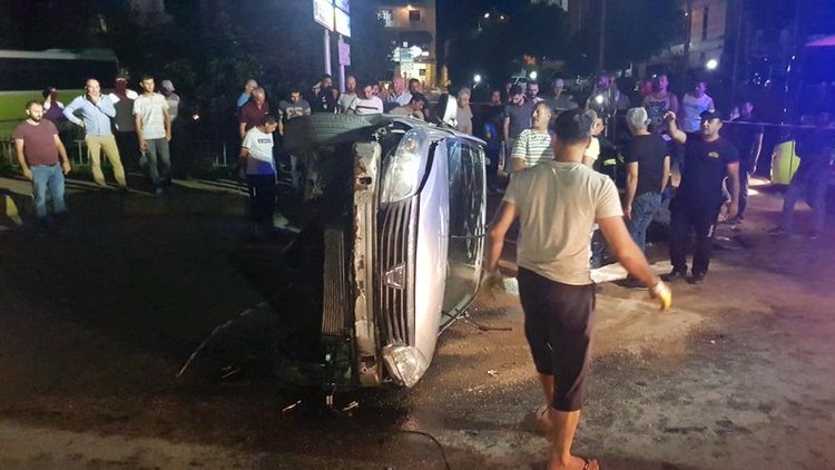 Kaldırıma çarpıp devrildi