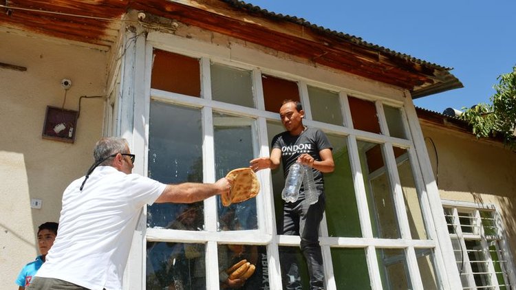 İstanbul&#039;a götüreceğiz diye kandırdılar, Van&#039;da bir eve kilitlediler
