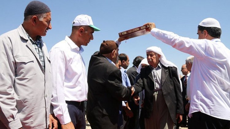 Kavgalı aileler 5 bin kişinin katıldığı törenle barıştı