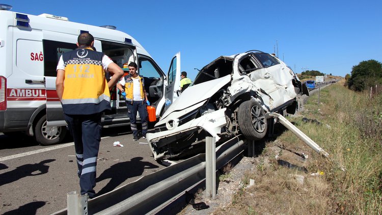 Bolu'da feci kaza: 2 ölü, 4 yaralı