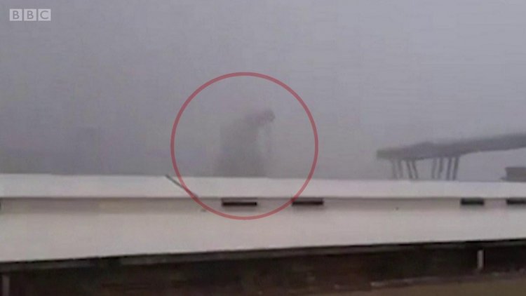 İtalya'nın Cenova kentinde otoyol köprüsü çöktü