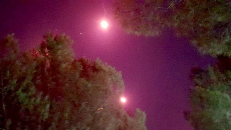 Düğünde atılan havai fişek ormanı yaktı