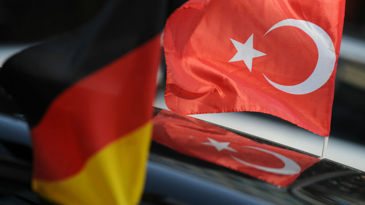 Almanya&#039;dan Türkiye açıklaması: TL&#039;deki kayıp ekonomimiz için risk