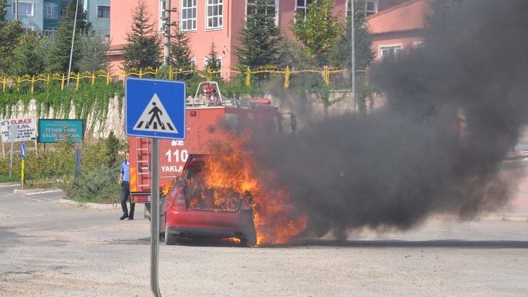 Alev alan araçta can pazarı