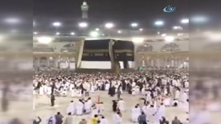 Mekke'de şiddetli fırtına ve yağmur korkuttu