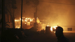 Atina'yı kül eden yangının görüntüleri çıktı