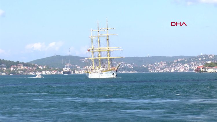 Boğaz'da ilgi çeken gemi; dünyada sadece 5 tane var