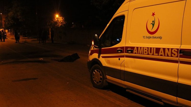 Adana'da motosiklet ağaca çarptı: 1 ölü