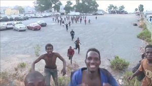 Kaçak göçmenlerin sevinci