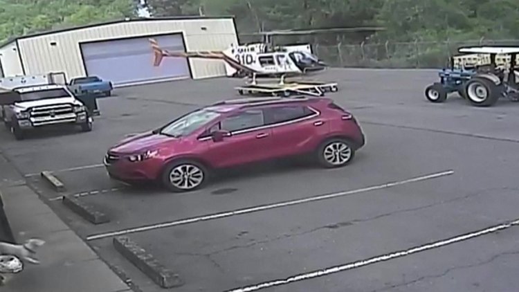 Polis helikopteri kalkış sırasında düştü