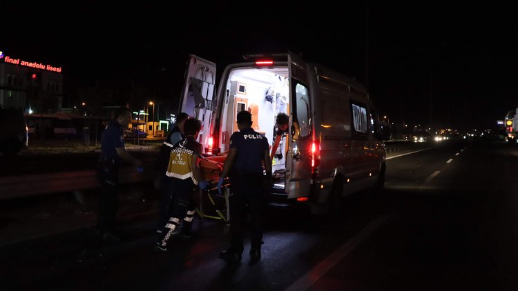 E-5 Otoyolu'nda kaza can aldı