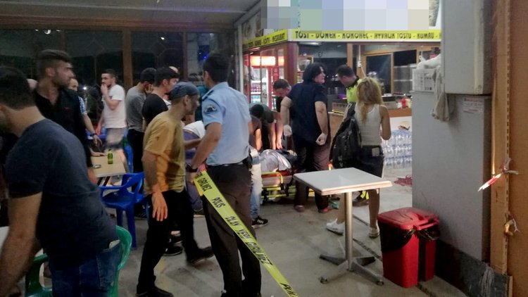 Uşak'ta büfeye silahlı saldırı: 1 ölü, 2 yaralı