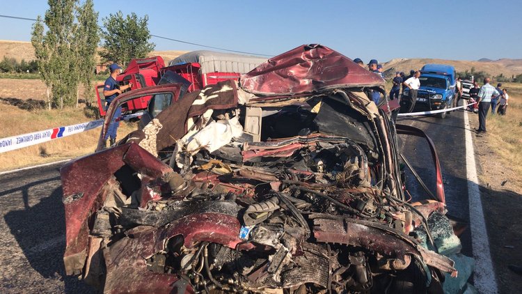 Çorum'da katliam gibi kaza: 5 ölü