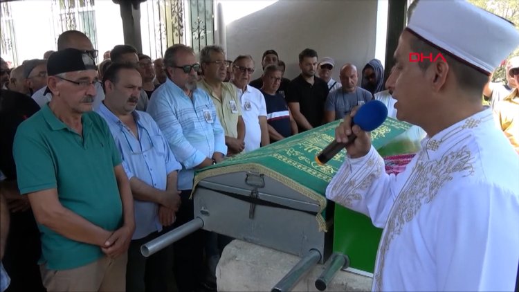 Sanatçı Toron Karacaoğlu, Altınoluk'ta son yolculuğa uğurlandı