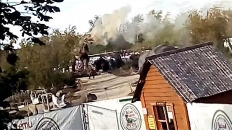 Rusya'da eğlence parkında yangın! Dinozor, ejderhaya dönüştü...