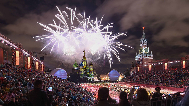 Kızıl Meydan'da bando şov