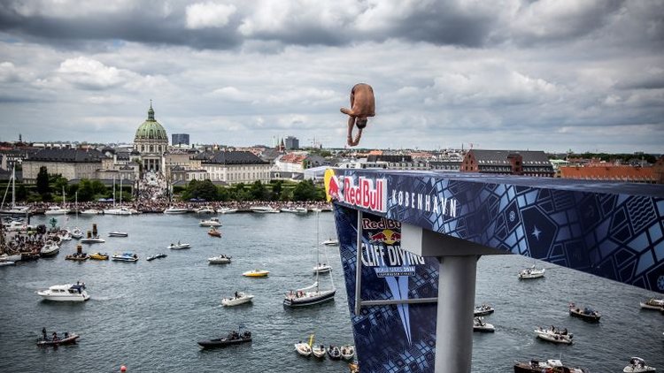 Dünya Uçurum Atlayışı Şampiyonası'ndan nefes kesen görüntüler