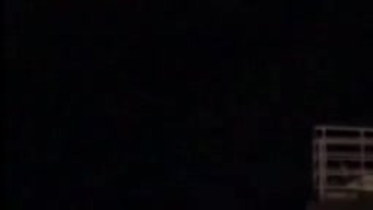 Arabalı vapurdaki kamyon araçların üzerine devrildi