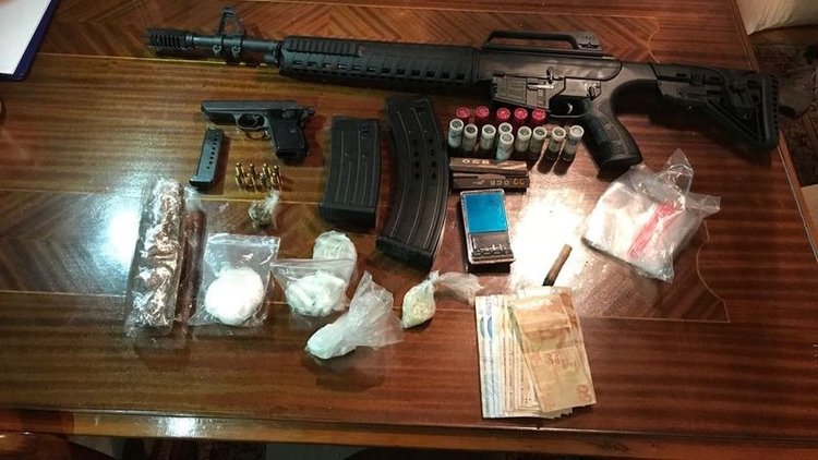 'Sosyete torbacısı'na operasyon! Evden cephanelik çıktı