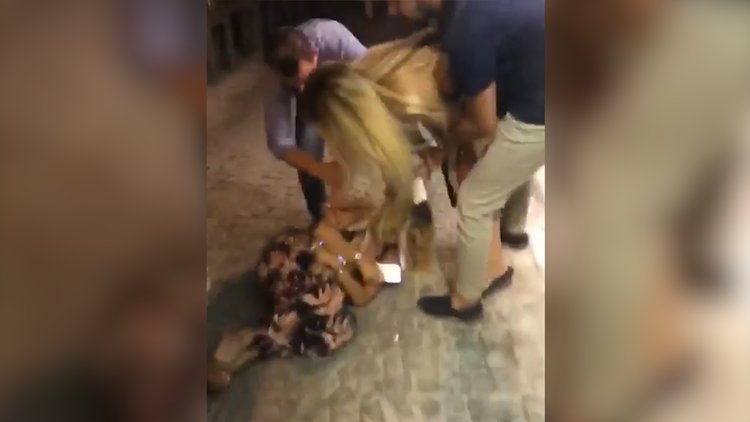 Ciciş kardeşler birbirine girdi