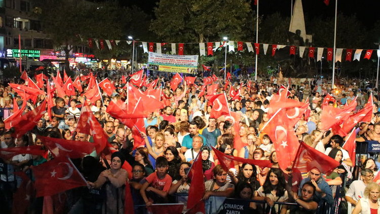 Yalovalılar Zafer Bayramı'nı kutladı