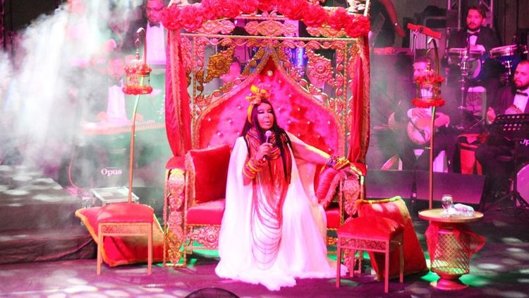 Bülent Ersoy tahtından Bodrum'da da vazgeçemedi