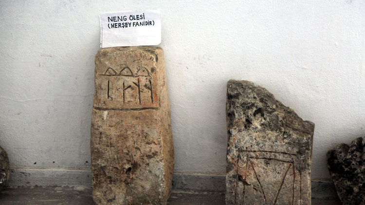 Göktürk alfabeli mezar taşı korumaya alındı