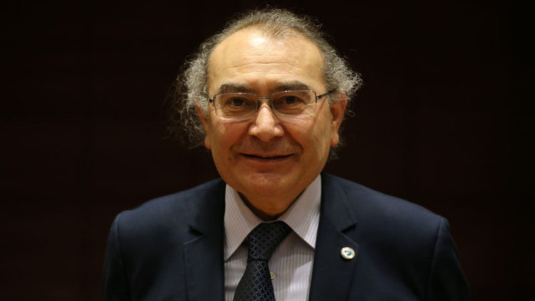 Kahraman Türk doktor! Uçakta rahatsızlanan bebeğe müdahale etti