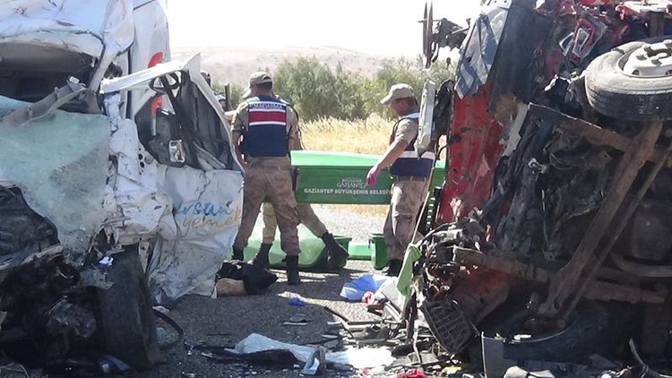 Gaziantep'te feci kaza: 8 ölü, 18 yaralı