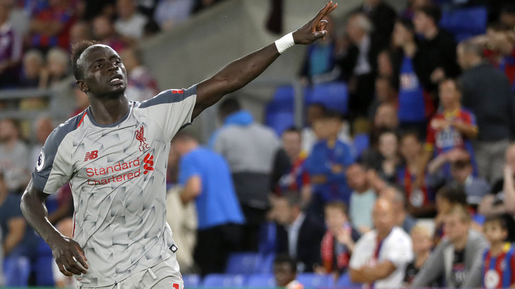 Mane, maçtan sonra cami temizledi!