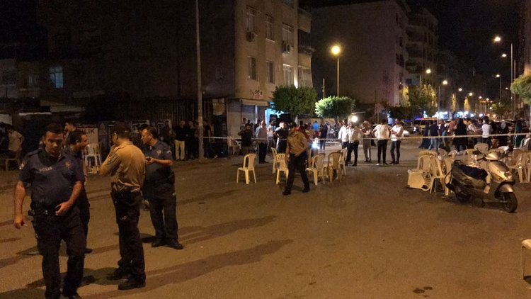 Otomobille gelip düğünü taradılar: 2 yaralı