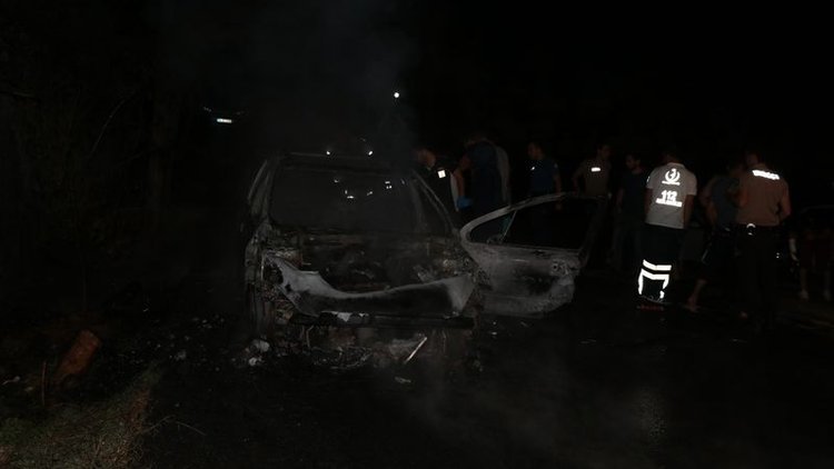 Çalınan otomobil, mezarlıkta kundaklandı