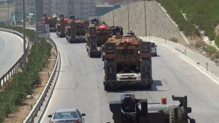 Suriye sınırına askeri sevkiyat sürüyor