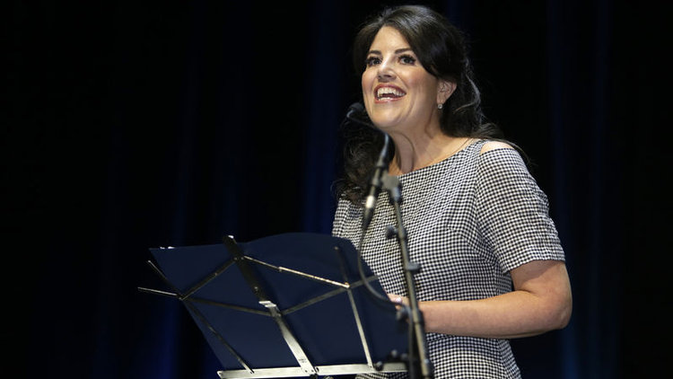 'Bill Clinton' sorusu üzerine salonu terk etti