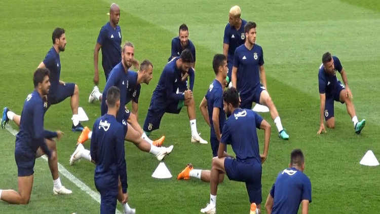 Fenerbahçe'nin UEFA kadrosunda sürprizler