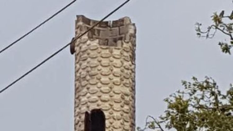 Balıkesir'de 4 dakikalık dolu yağışı cami minaresini yıktı