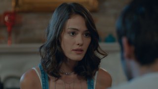 Yağmur, Melek'ten kaçıyor.