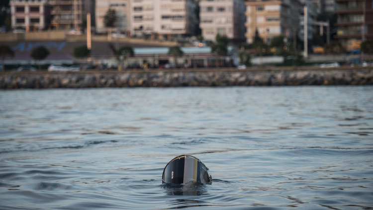 Bostancı açıklarında denize düşen helikopterin enkazı kaldırılıyor