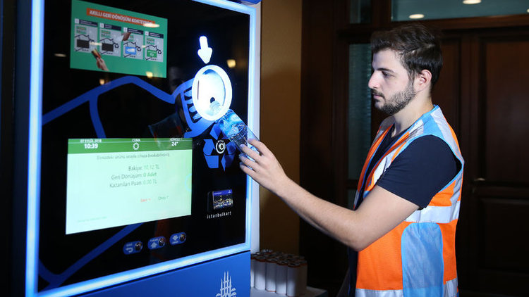 İBB'den yeni çevre projesi: Plastik şişeyi at, kartı yükle