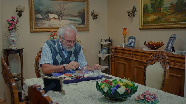 Çocukları Hulusi'yi yalnız bırakıyor!