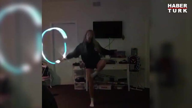 Hulahopla ışıklı görsel şov