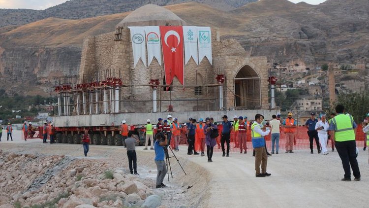 Hasankeyf'te tarih taşınıyor