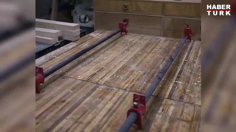 Tahtadan öyle bir oturak yaptı ki