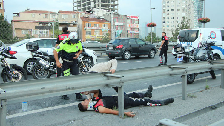 Motorize polis ekibi kaza yaptı